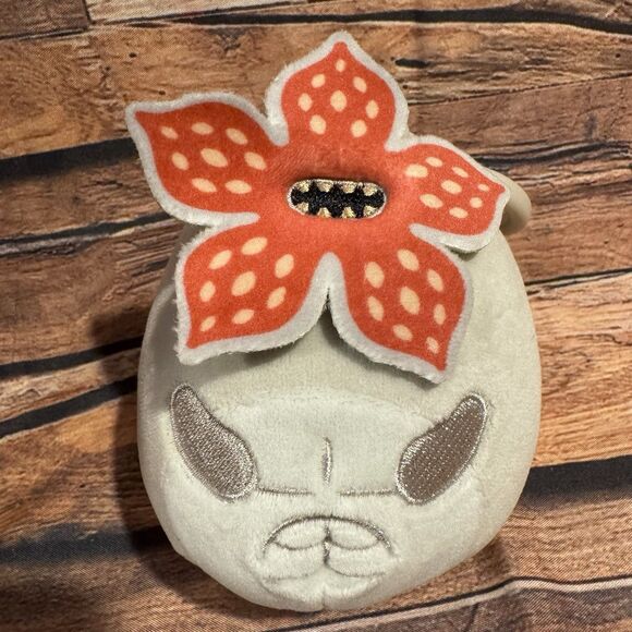 Stranger Things Demogorgon Squishmallows Plush 3.5" Backpack Clip-On Keychain - Picture 1 of 11